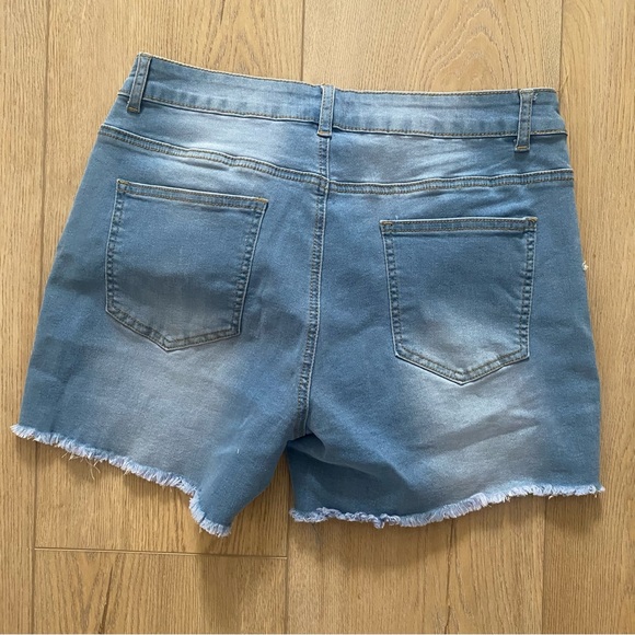 Ava Patch Denim Short, size L - Picture 2 of 4